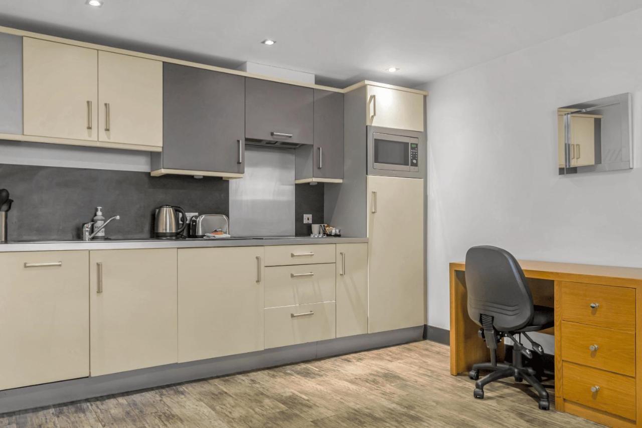 Roomzzz Leeds City West מראה חיצוני תמונה