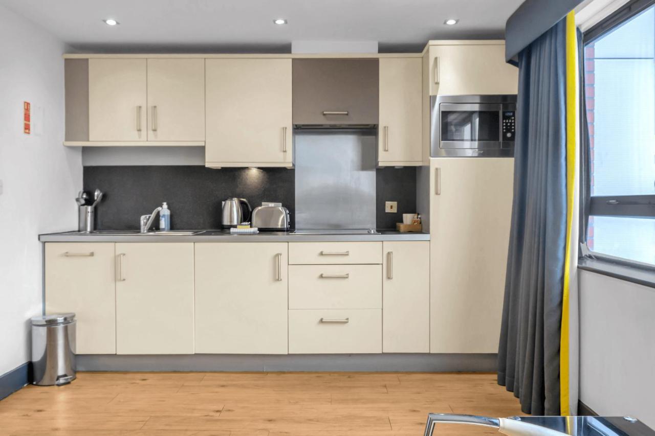 Roomzzz Leeds City West מראה חיצוני תמונה