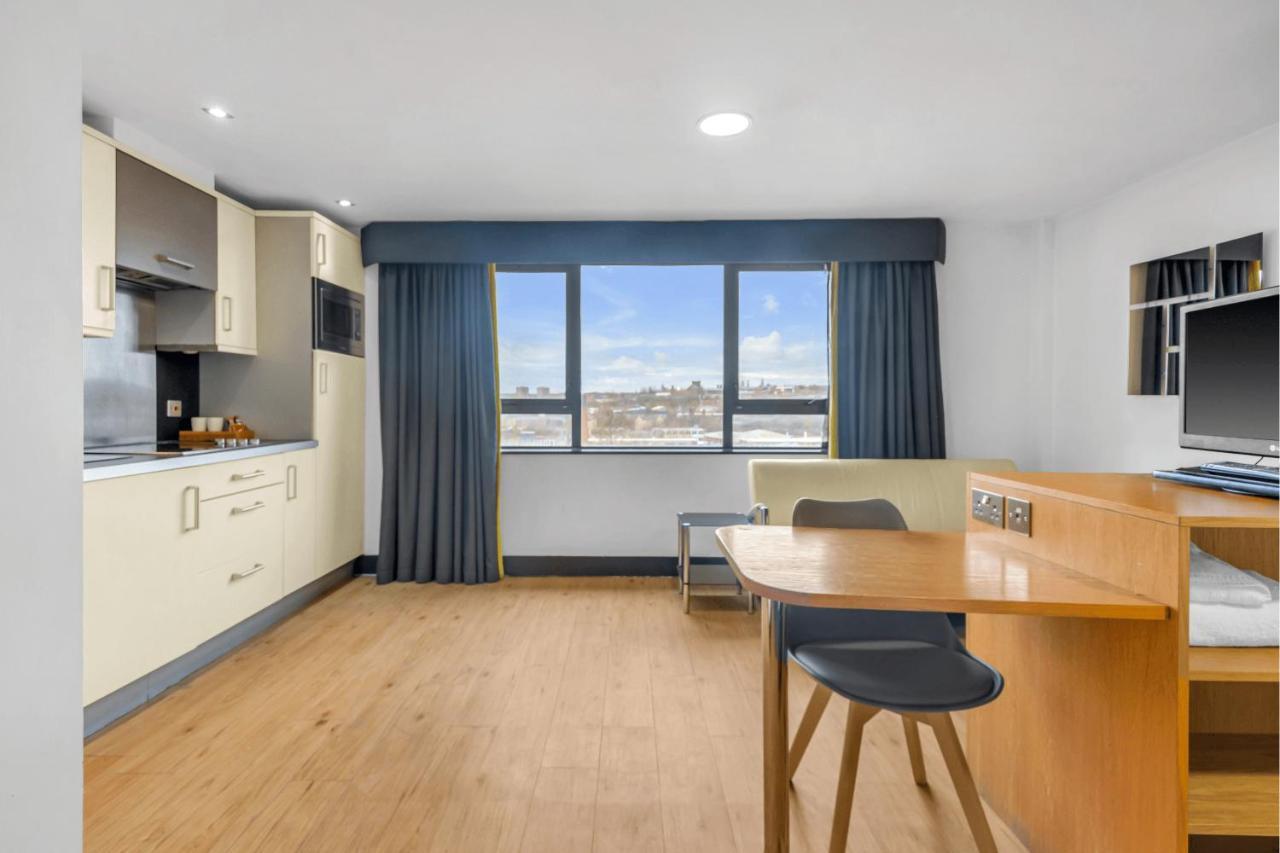 Roomzzz Leeds City West מראה חיצוני תמונה