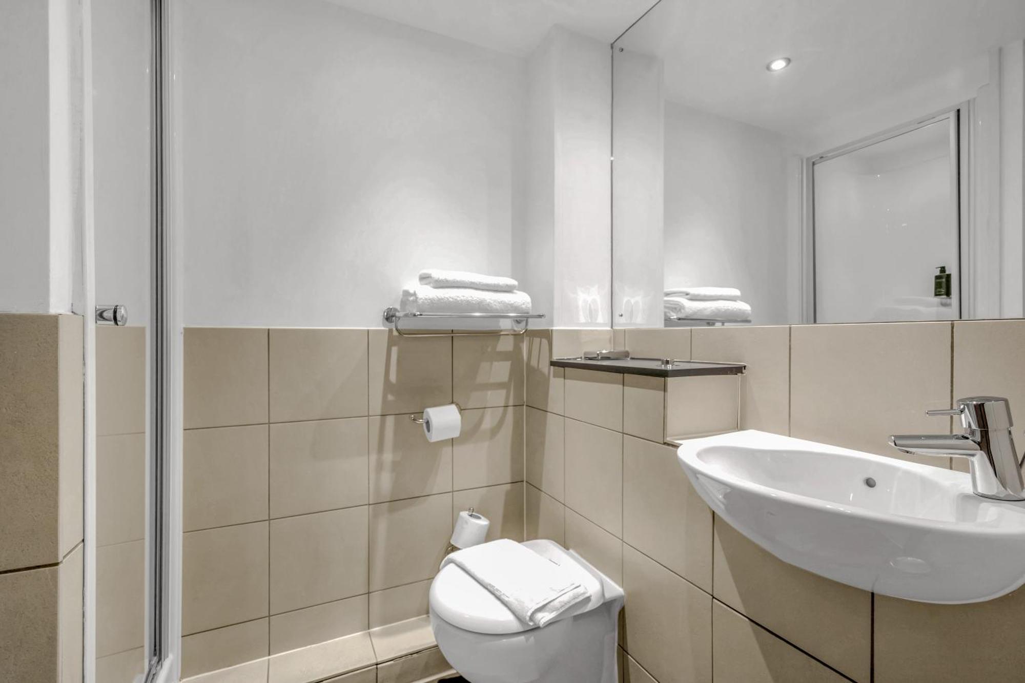 Roomzzz Leeds City West מראה חיצוני תמונה