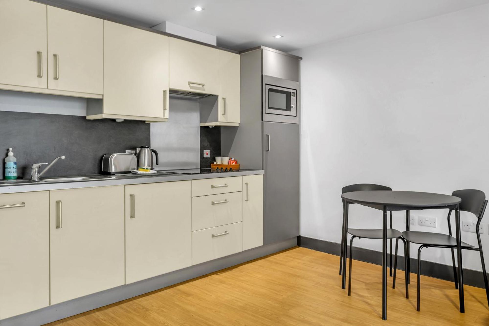 Roomzzz Leeds City West מראה חיצוני תמונה