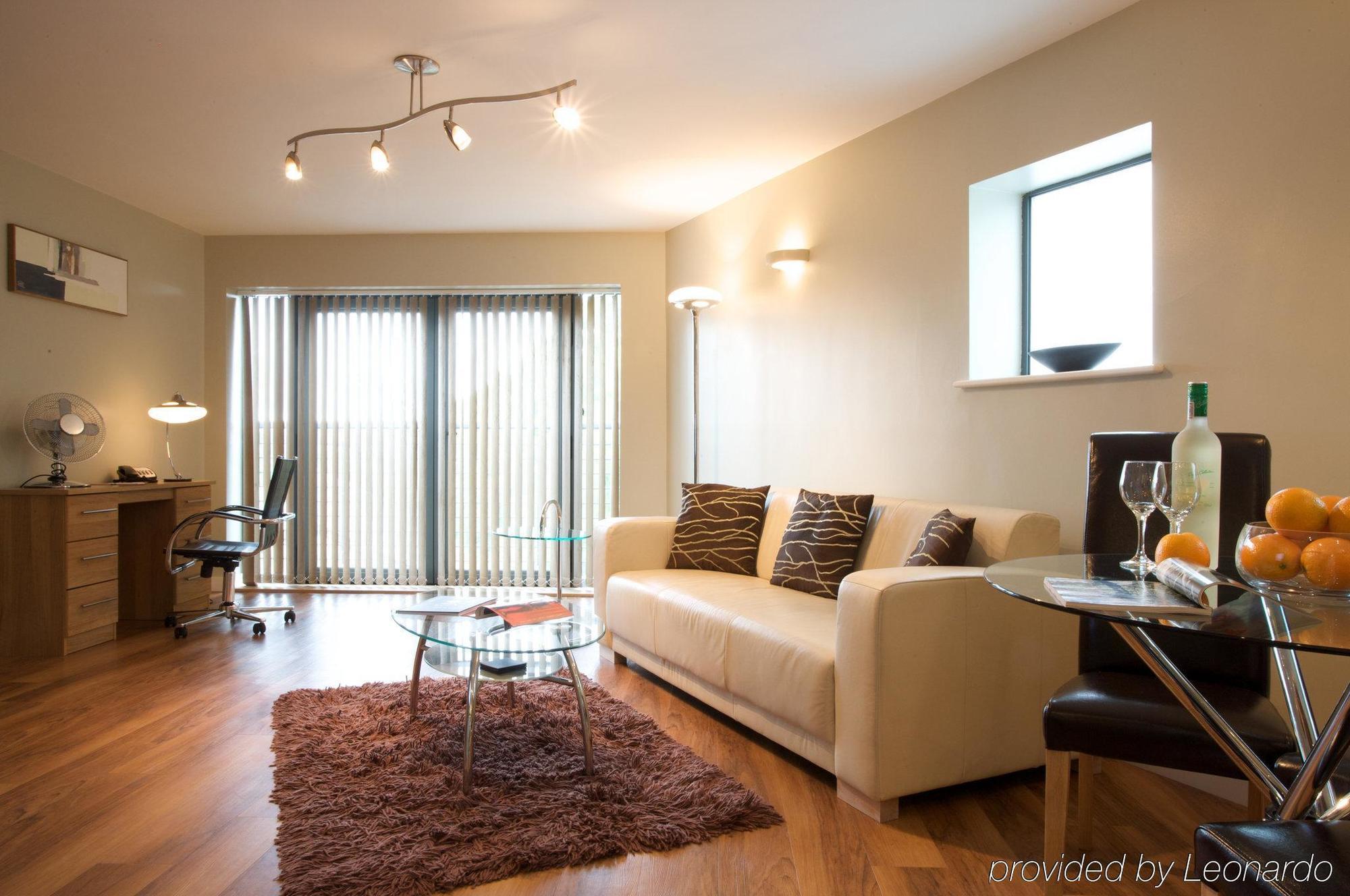 Roomzzz Leeds City West חדר תמונה