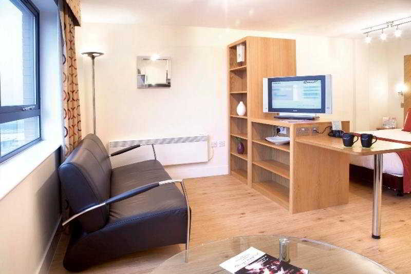 Roomzzz Leeds City West מראה חיצוני תמונה