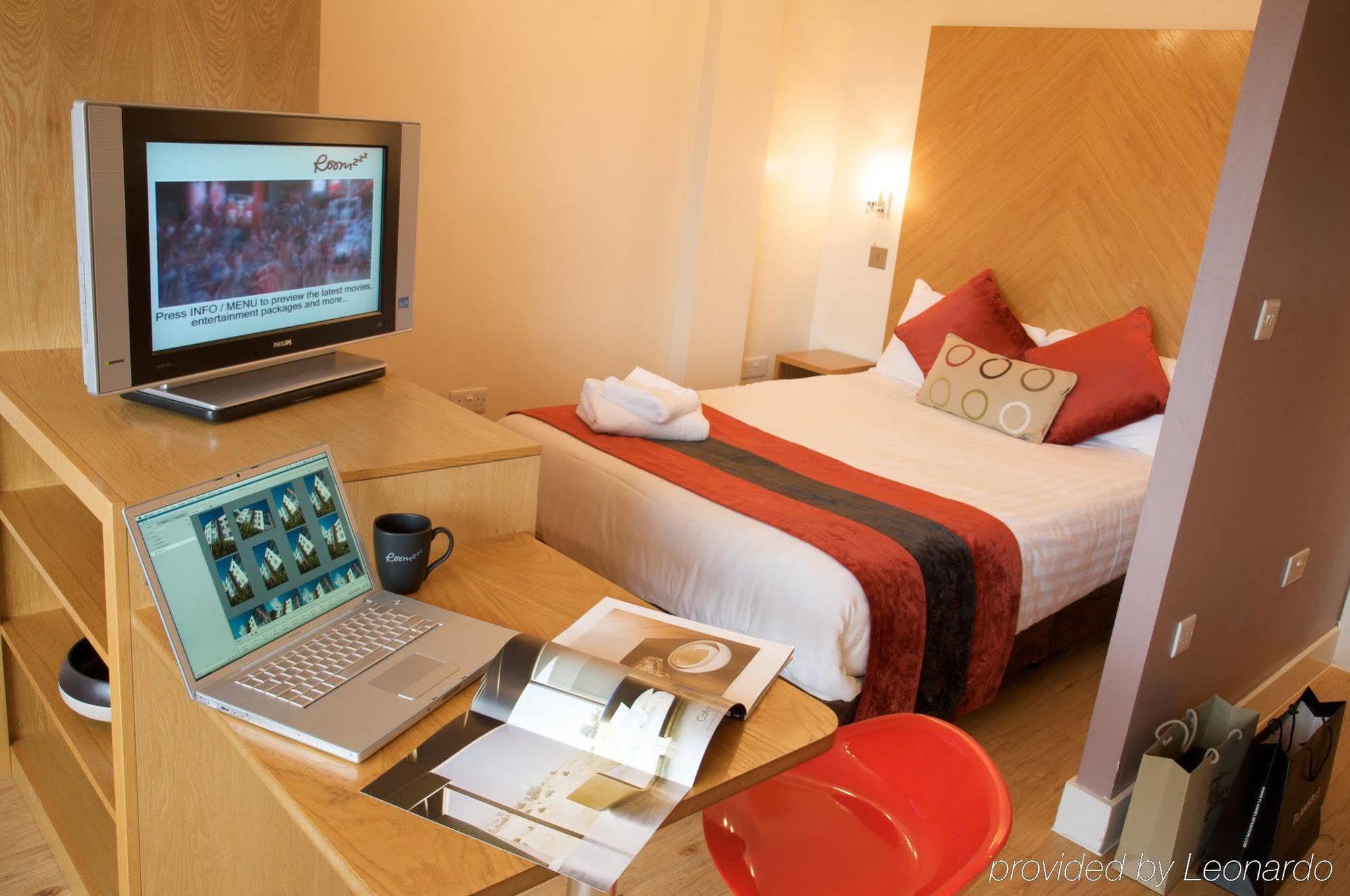 Roomzzz Leeds City West חדר תמונה