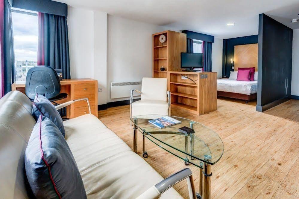 Roomzzz Leeds City West מראה חיצוני תמונה