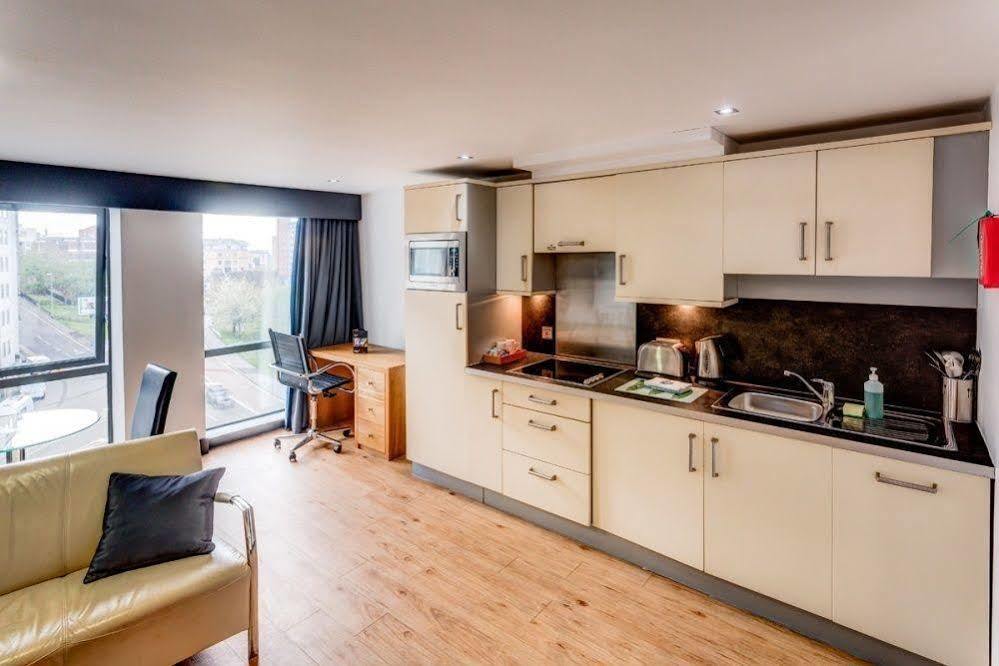 Roomzzz Leeds City West מראה חיצוני תמונה