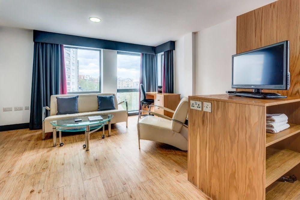 Roomzzz Leeds City West מראה חיצוני תמונה