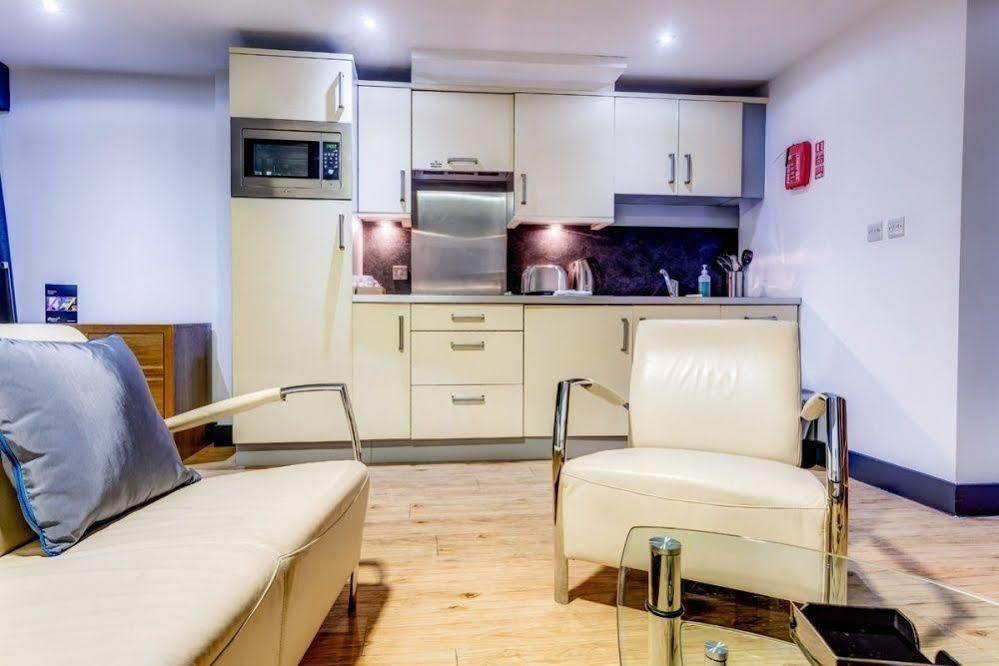 Roomzzz Leeds City West מראה חיצוני תמונה