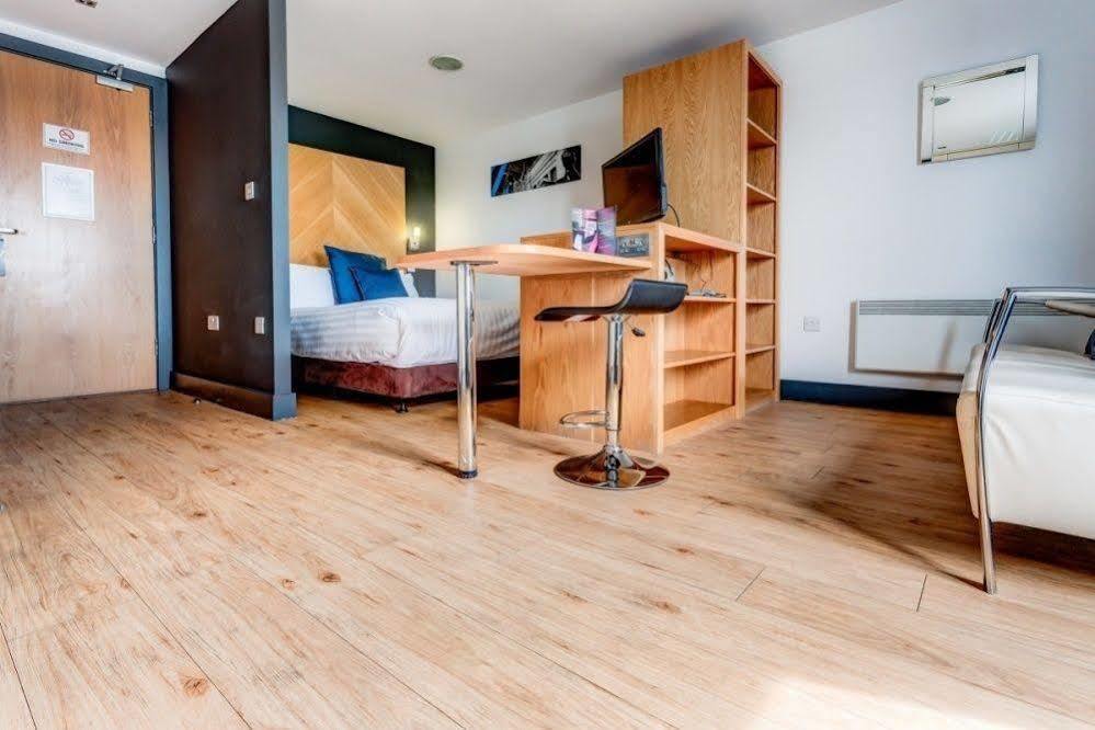 Roomzzz Leeds City West מראה חיצוני תמונה