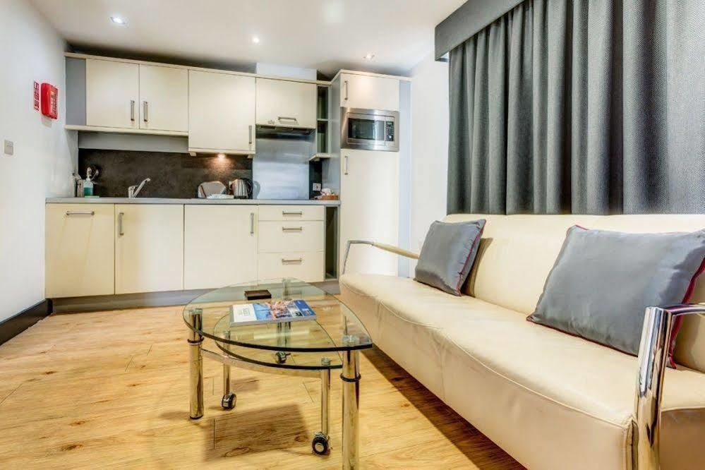 Roomzzz Leeds City West מראה חיצוני תמונה